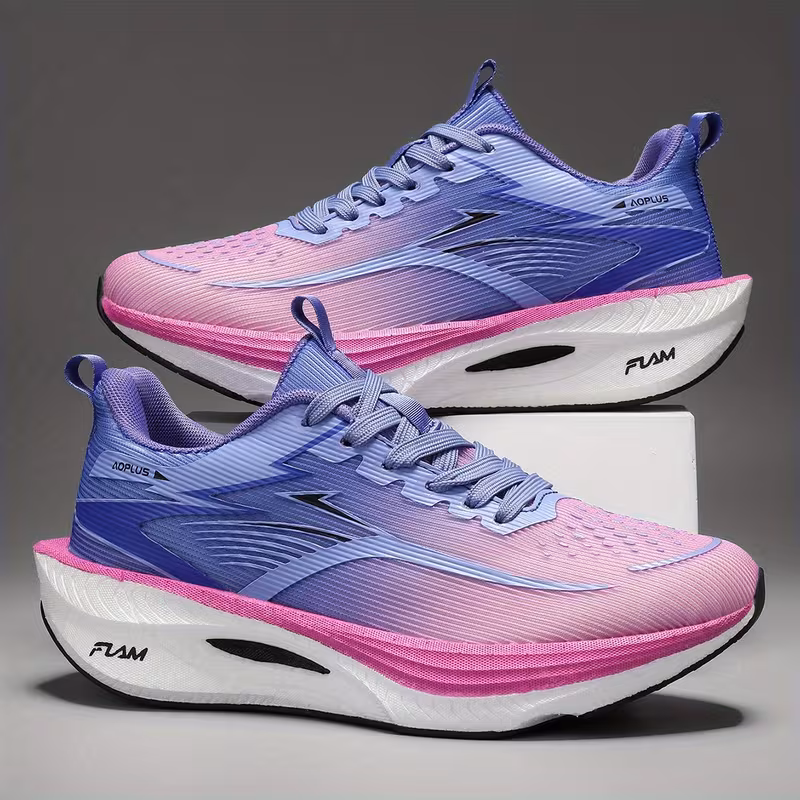 Full product shot of men's R40 Temu sports sneaker